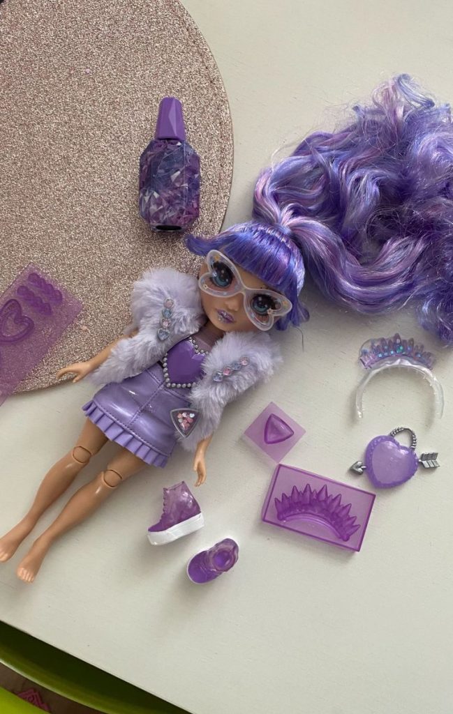 Rainbow High Creative Crystals Dolls, een pop en creatieve speelset