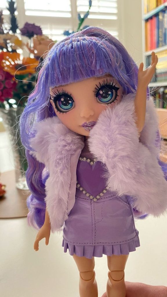 Rainbow High Creative Crystals Dolls, een pop en creatieve speelset 7