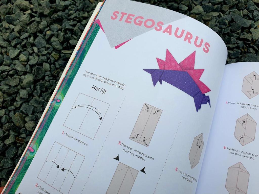 Een stegosaurus vouwen