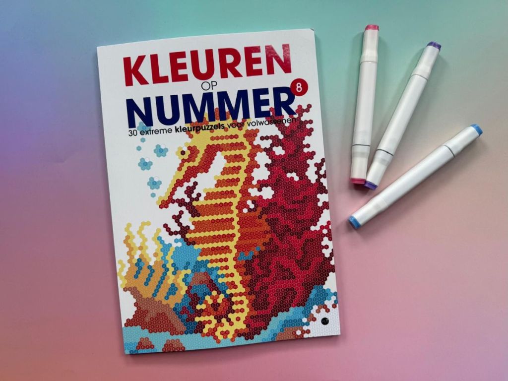 kleuren op nummer 8 hoofd kaft met zeepaardje en stiften