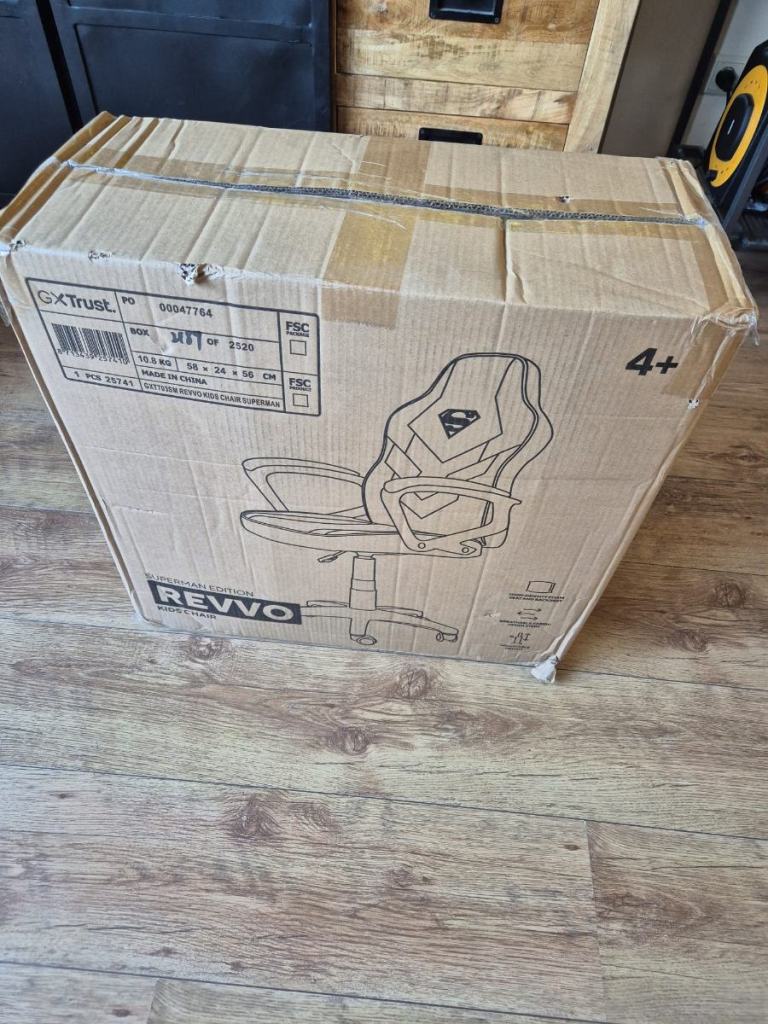 bureaustoel in elkaar zetten met imbussleutel