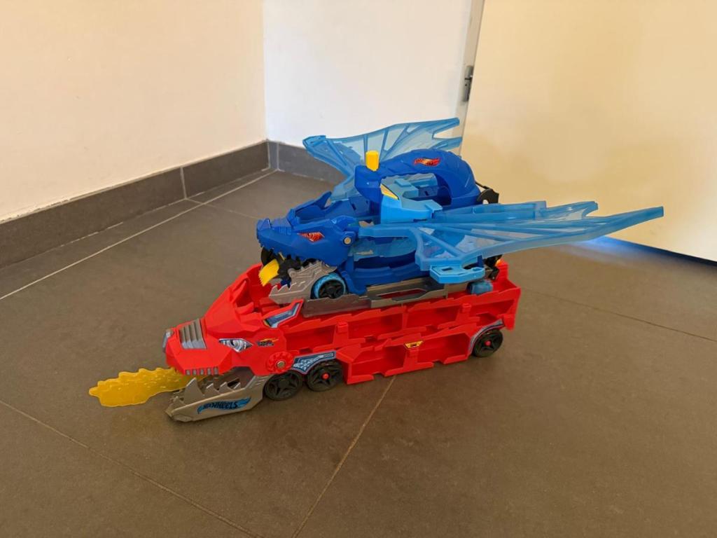 Hot Wheels City Ultimate Hauler