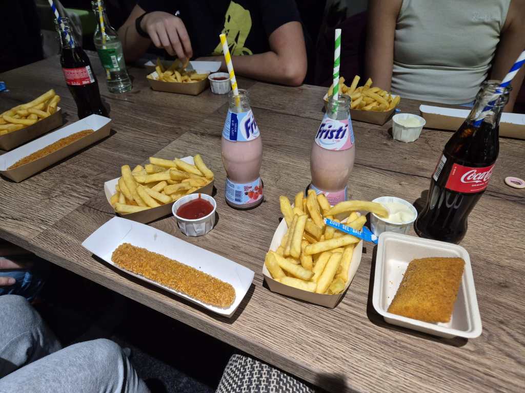 eten en drinken fristi patat snacks