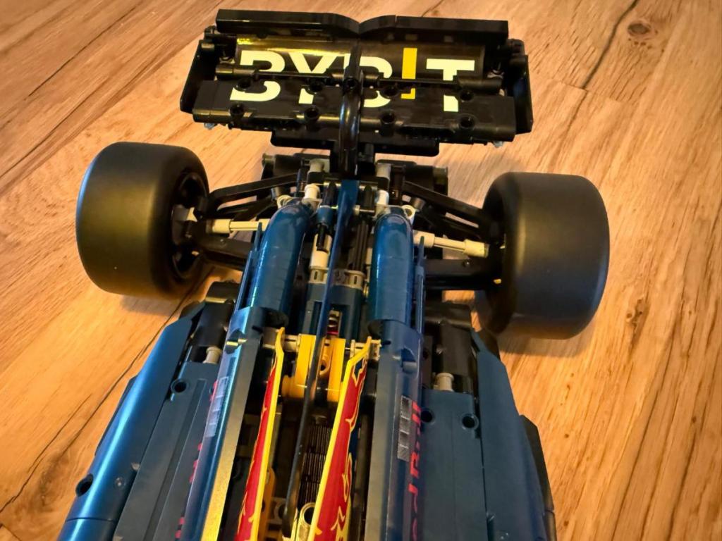 LEGO Technic Red Bull Racing RB20 F1 auto 
