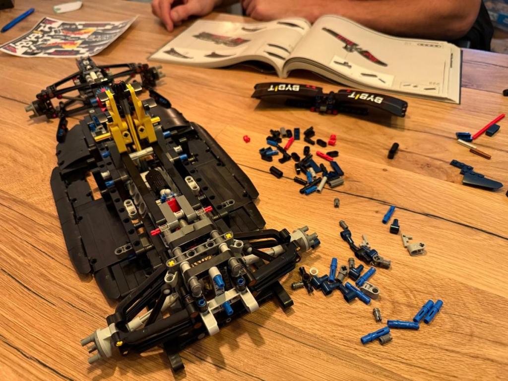 LEGO Technic Red Bull Racing RB20 F1 auto 