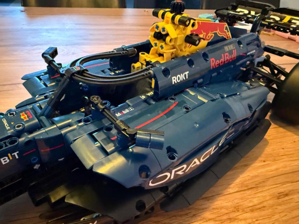 LEGO Technic Red Bull Racing RB20 F1 auto 