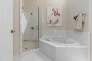 hoekbad kindvriendelijke badkamer