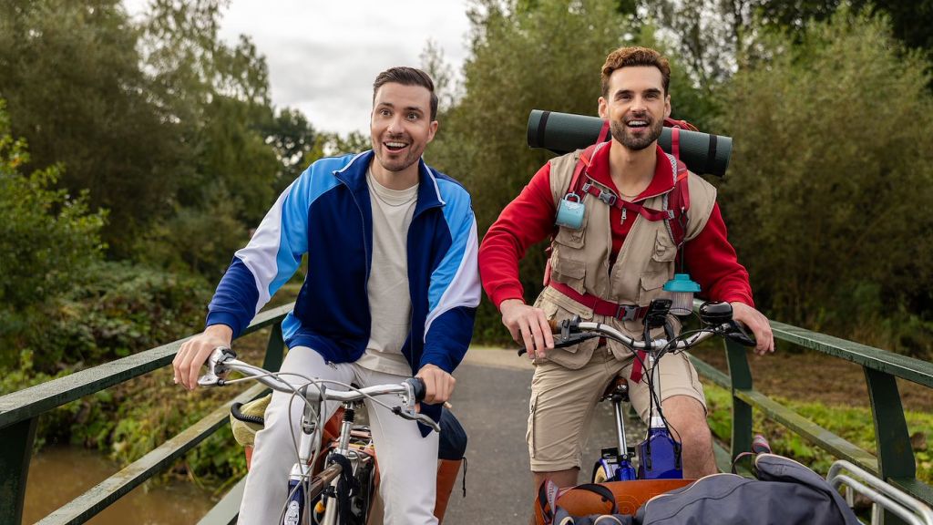 Rutger, Thomas en hun hond Paco belanden opnieuw in een gek avontuur wanneer Paco plotseling in een poes verandert! Al snel blijkt dat het geen toeval is, maar dat iemand alle honden in katten wil veranderen. Terwijl hondenbaasjes in paniek raken, moeten Rutger en Thomas het mysterie achter deze transformaties ontrafelen. In een race tegen de klok vol vermommingen, humor en chaos, zetten Rutger en Thomas alles op alles om Paco én de andere honden te redden van de vloek!
