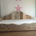 bed van hout