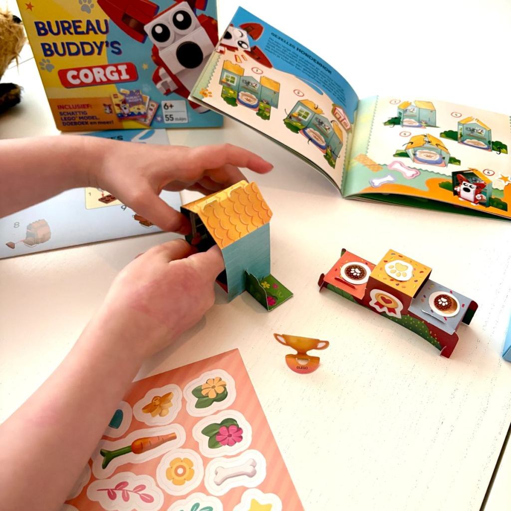 Bureau Buddy's Corgi 3