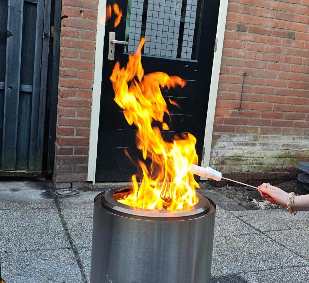 marshmallows roosteren boven een Smokeless FirePit cozy