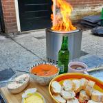 kampvuur in de tuin zomeravond
