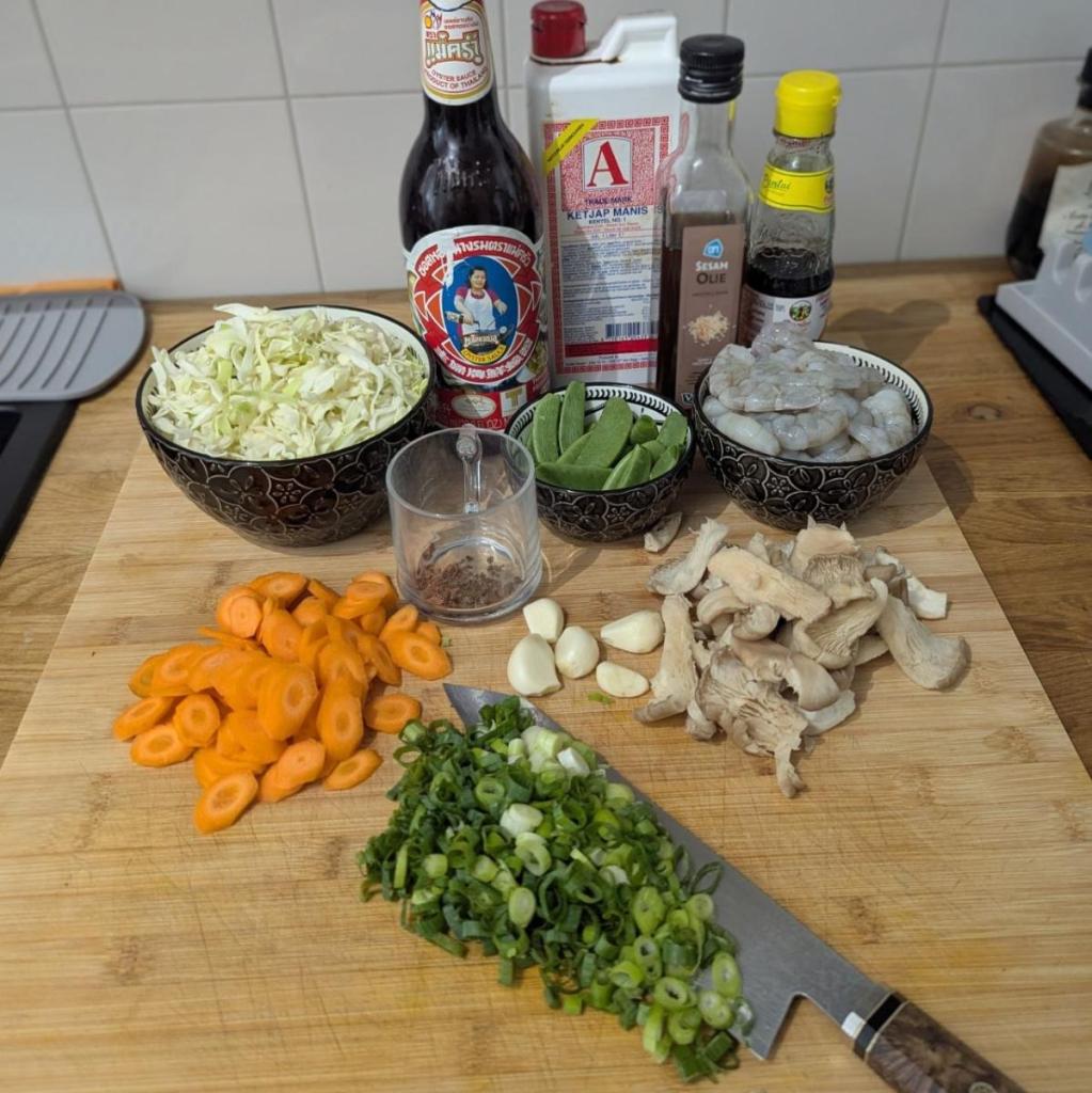 Saus/oliën en gesneden groenten