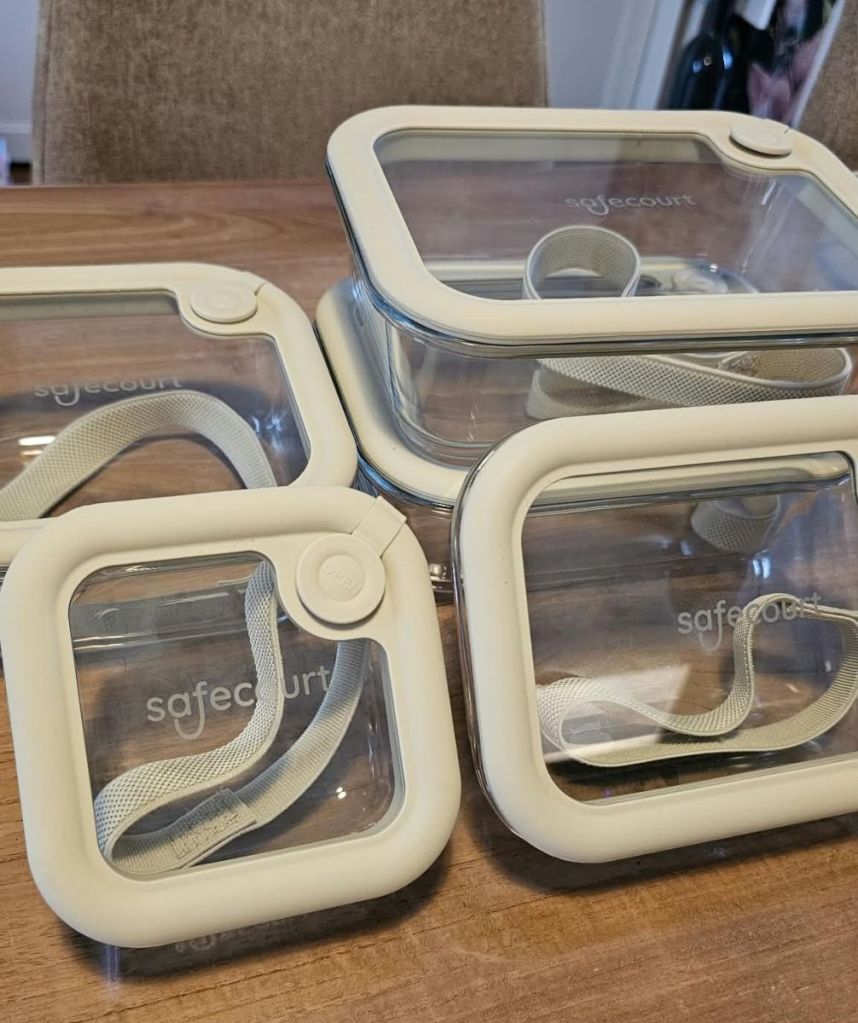 Eiwitrijk ontbijten zonder safecourt glazen schalen toegevoegde suiker en lactose? Ontdek 10 makkelijke mealprep ontbijtjes voor koelkast, vriezer en oven.