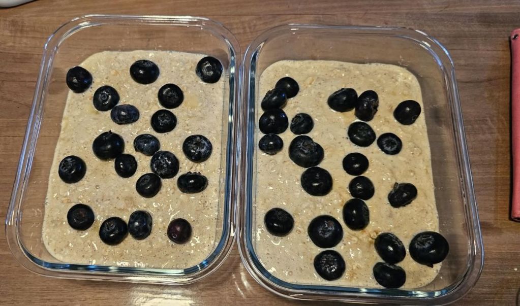 Eiwitrijke baked oats met blauwe bessen