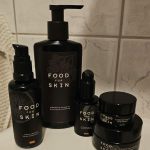 Carrot Cleanser, Rocket Eye Cream, Pumpkin Serum, Elderberry Shower Oil en Tomato Base Cream