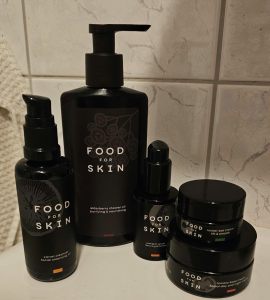 Carrot Cleanser, Rocket Eye Cream, Pumpkin Serum, Elderberry Shower Oil en Tomato Base Cream