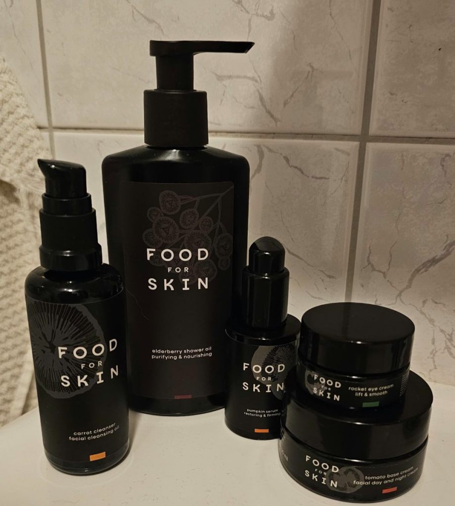 Carrot Cleanser, Rocket Eye Cream, Pumpkin Serum, Elderberry Shower Oil en Tomato Base Cream
